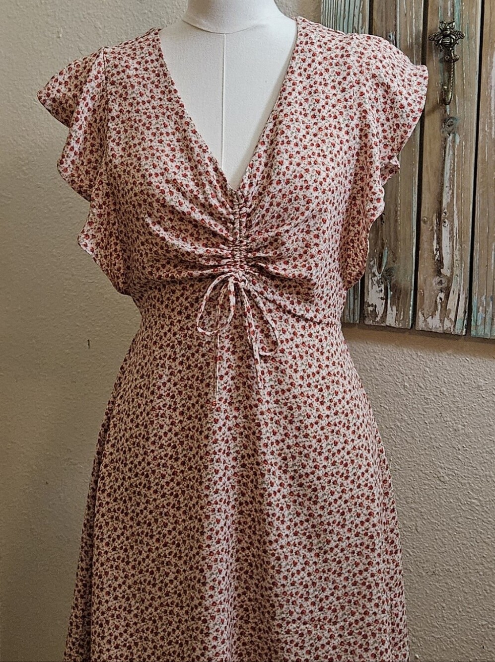 Montieau Ditsy Los Angeles Floral Ruched Flutter Sleeve Dress